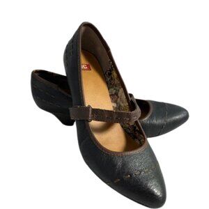 BC Kitten Heel Pumps